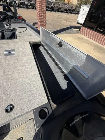 Slide: The Image of Tracker Pro Team 190 TX 2023 - 14