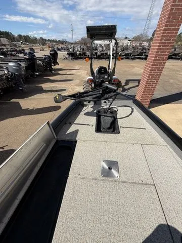 Slide: The Image of Tracker Pro Team 190 TX 2023 - 16