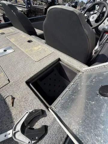 Slide: The Image of Tracker Pro Team 190 TX 2023 - 19