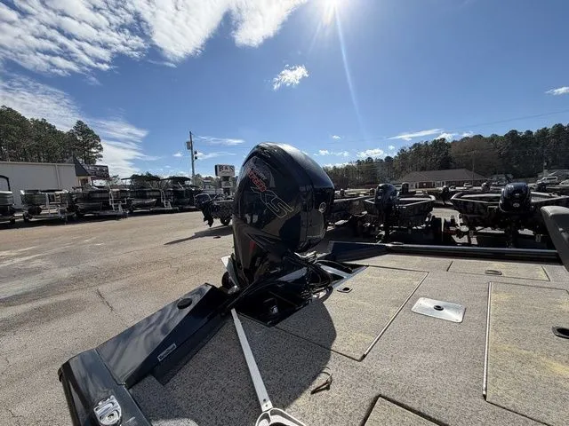 Slide: The Image of Tracker Pro Team 190 TX 2023 - 20