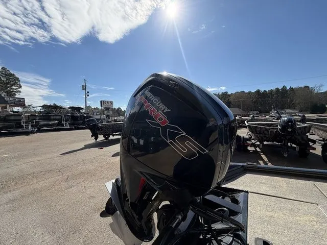 Slide: The Image of Tracker Pro Team 190 TX 2023 - 24