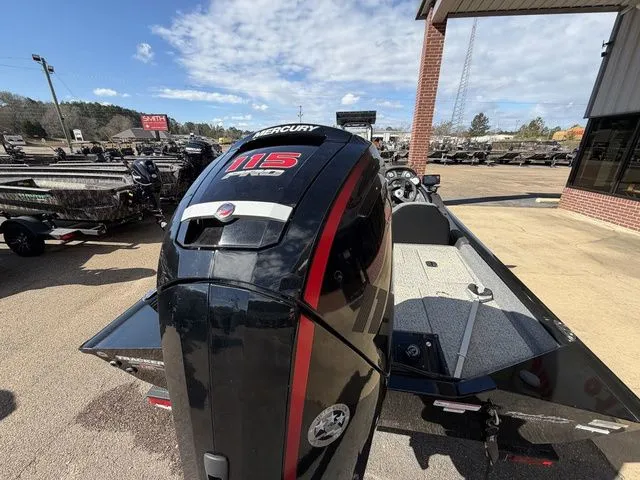 Slide: The Image of Tracker Pro Team 190 TX 2023 - 25