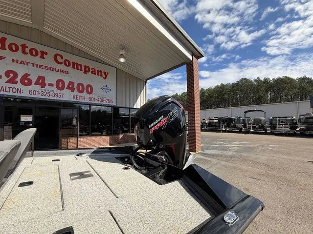 Slide: The Image of Tracker Pro Team 190 TX 2023 - 8