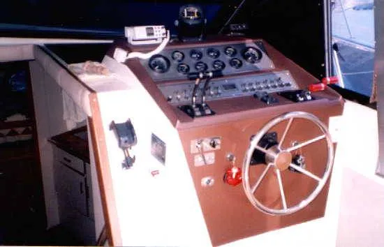 Slide: The Image of Chris-Craft 333 1985 - 4