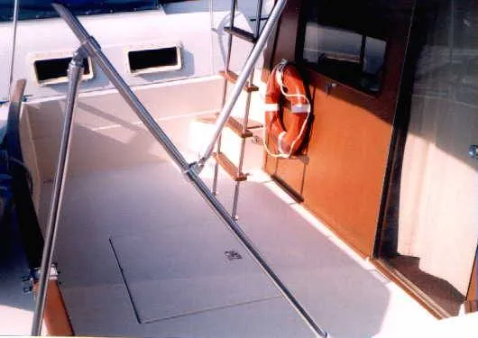 Slide: The Image of Chris-Craft 333 1985 - 8