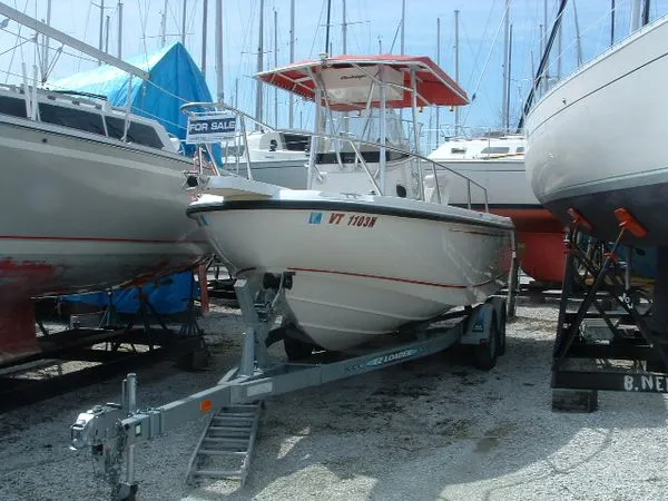 Slide: The Image of Boston Whaler OUTRAGE 2000 - 0
