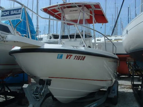 Slide: The Image of Boston Whaler OUTRAGE 2000 - 1