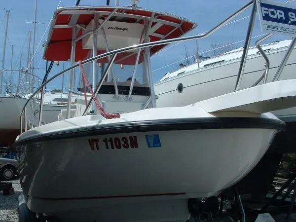 Slide: The Image of Boston Whaler OUTRAGE 2000 - 2