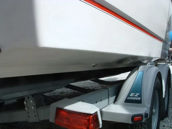 Slide: The Image of Boston Whaler OUTRAGE 2000 - 5
