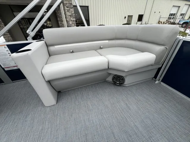 Slide: The Image of Godfrey EX2286SBX 2026 - 5