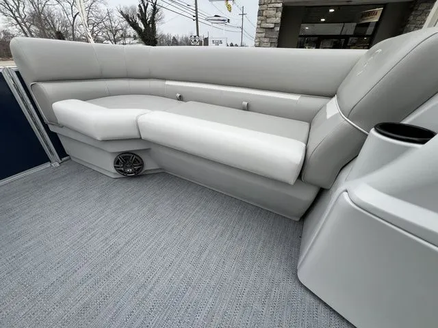 Slide: The Image of Godfrey EX2286SBX 2026 - 7