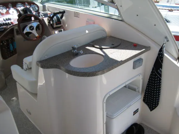 Slide: The Image of Rinker 290 FIESTA VEE 2004 - 6