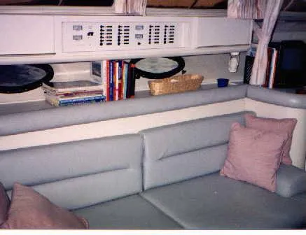 Slide: The Image of Wellcraft 3300 St. Tropez 1990 - 2