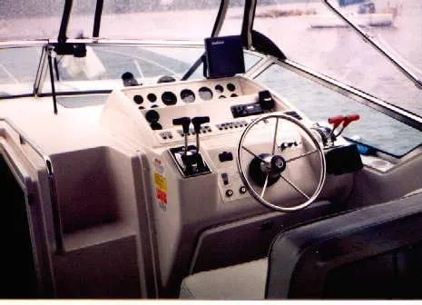 Slide: The Image of Wellcraft 3300 St. Tropez 1990 - 3