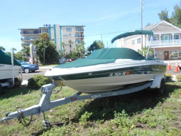 Slide: The Image of Sea Ray Sport Bow Rider 2005 - 0