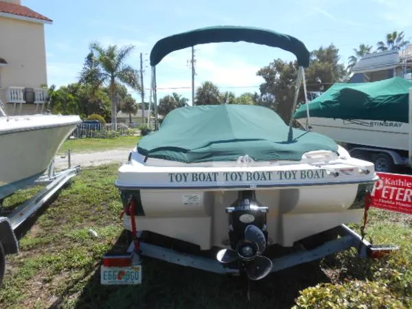 Slide: The Image of Sea Ray Sport Bow Rider 2005 - 1