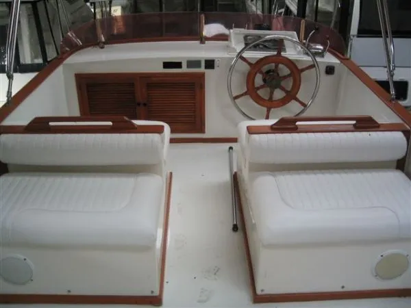 Slide: The Image of Marine Trader 34 DC 1989 - 4