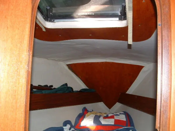 Slide: The Image of Beneteau First 32 1984 - 4