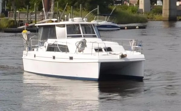Slide: The Image of Endeavour Catamaran Corp Trawlercat 36 2000 - 2