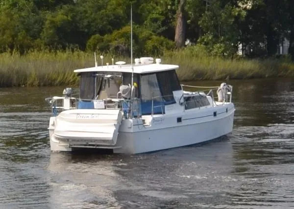 Slide: The Image of Endeavour Catamaran Corp Trawlercat 36 2000 - 3