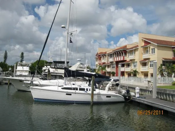Slide: The Image of Hunter 340 Sloop 1997 - 2