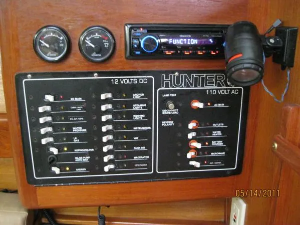 Slide: The Image of Hunter 340 Sloop 1997 - 5
