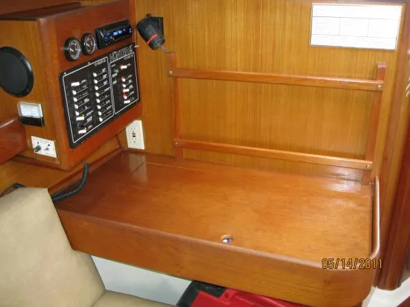Slide: The Image of Hunter 340 Sloop 1997 - 8