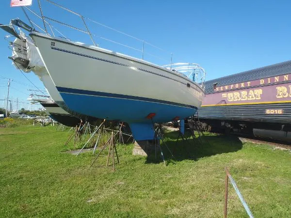 Slide: The Image of Catalina 36 Mark II Tall Rig 2000 - 1