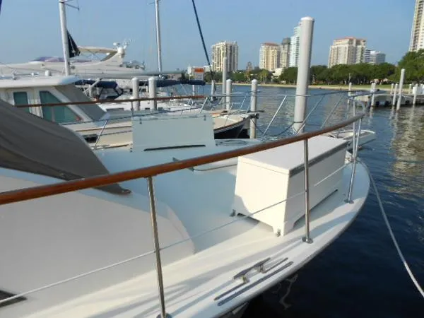 Slide: The Image of Hatteras 43 Double Cabin 1978 - 5