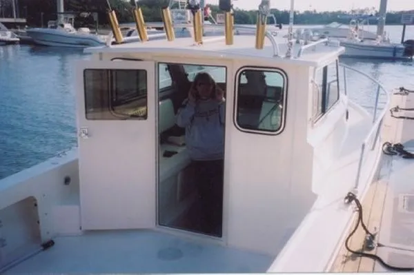 Slide: The Image of Parker Marine 2320 SL Sport Cabin 2006 - 4