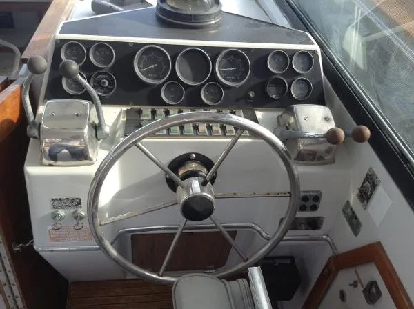 Slide: The Image of Wellcraft 3200 Sport Bridge 1986 - 4