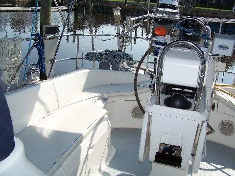 Slide: The Image of Hunter 40.5 Legend 1993 - 5