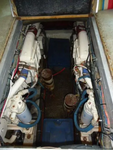 Slide: The Image of Hatteras 36 Sport Fisherman 1984 - 11