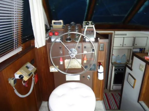 Slide: The Image of Hatteras 36 Sport Fisherman 1984 - 4