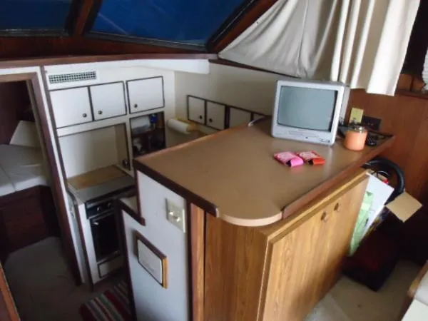 Slide: The Image of Hatteras 36 Sport Fisherman 1984 - 5