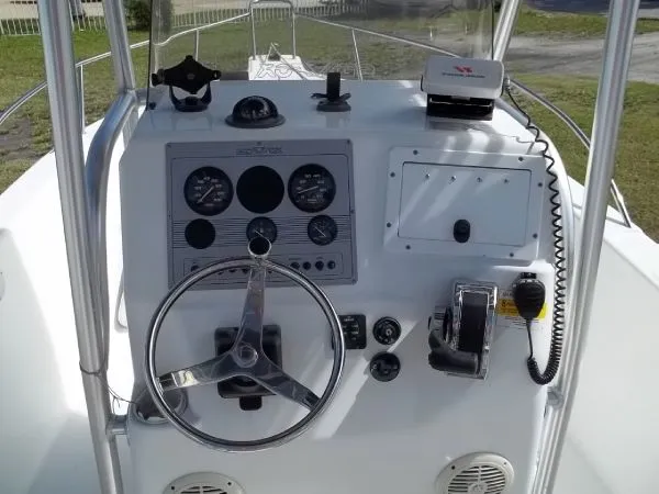 Slide: The Image of Sea Fox 230 Center Console 2005 - 6