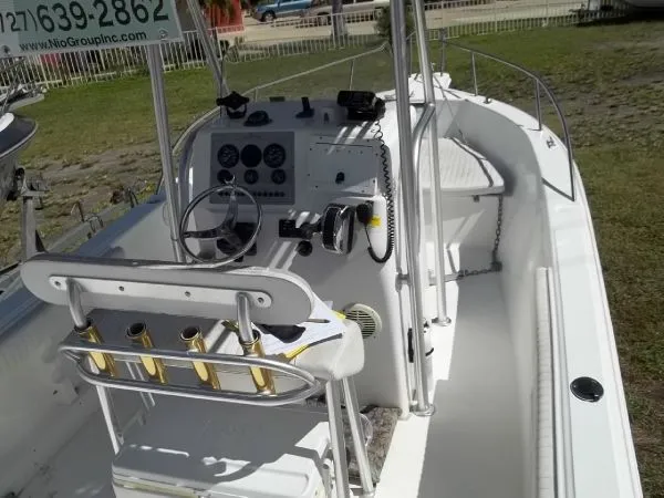 Slide: The Image of Sea Fox 230 Center Console 2005 - 9