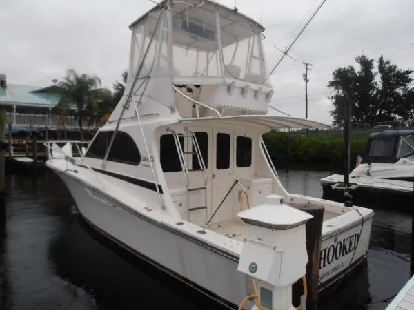 Slide: The Image of Luhrs Tournament 320 Convertible 1989 - 2