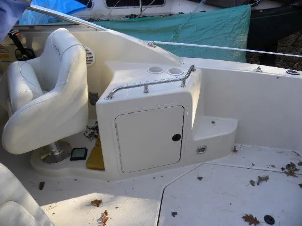 Slide: The Image of Sea Ray 240 Sundancer 2000 - 1