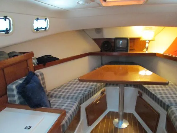Slide: The Image of Mainship Pilot Sedan 1999 - 4