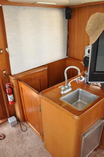 Slide: The Image of Hartmann Palmer Fly Bridge / Motor Yacht 1985 - 10