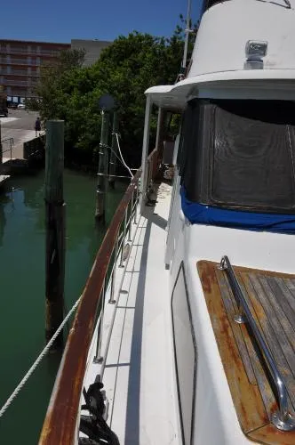 Slide: The Image of Hartmann Palmer Fly Bridge / Motor Yacht 1985 - 4