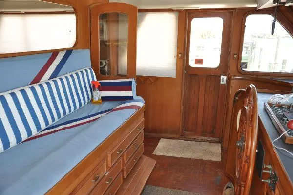 Slide: The Image of Hartmann Palmer Fly Bridge / Motor Yacht 1985 - 6
