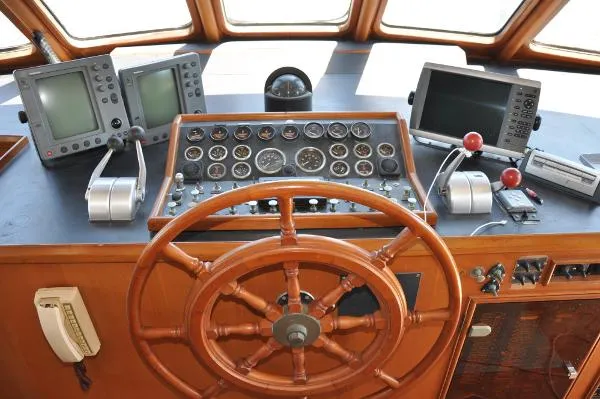 Slide: The Image of Hartmann Palmer Fly Bridge / Motor Yacht 1985 - 9