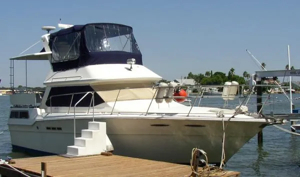Slide: The Image of Sea Ray 36 MOTORYACHT AFT CABIN 1984 - 0