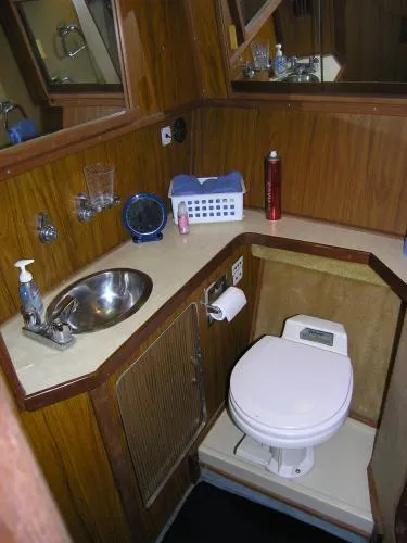 Slide: The Image of Sea Ray 36 MOTORYACHT AFT CABIN 1984 - 2