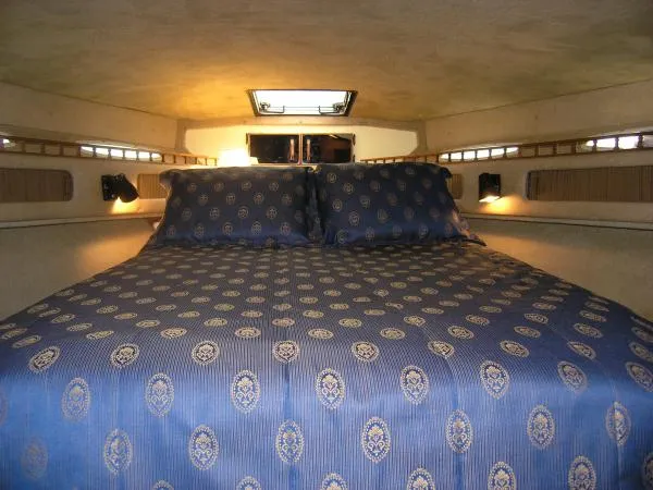 Slide: The Image of Sea Ray 36 MOTORYACHT AFT CABIN 1984 - 3