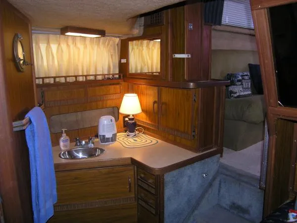 Slide: The Image of Sea Ray 36 MOTORYACHT AFT CABIN 1984 - 7