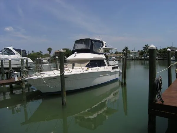 Slide: The Image of Sea Ray 36 MOTORYACHT AFT CABIN 1984 - 9