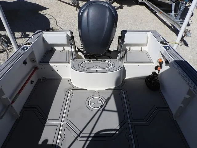 Slide: The Image of Sea Hunt 215 Victory 2000 - 6